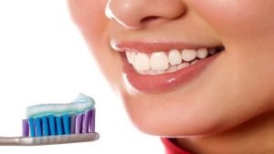 تاثیر خمیر دندان سفید کننده بر دندان
