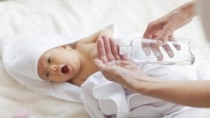 آرامش کودک با روغن بچه