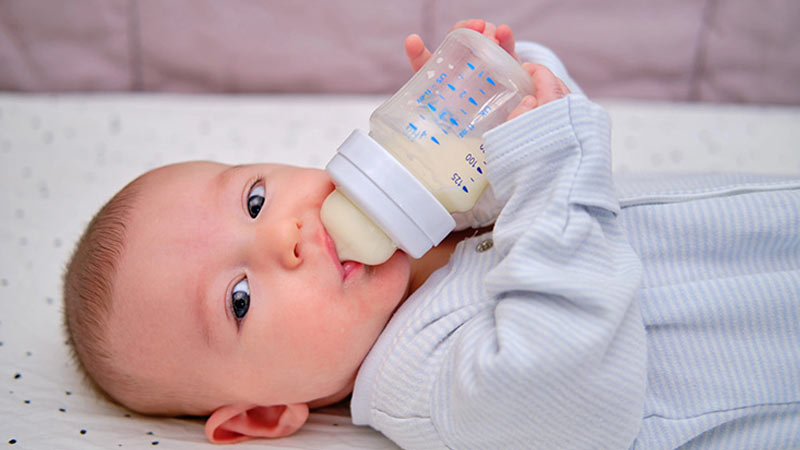 مکمل شیر خشک نوزادان