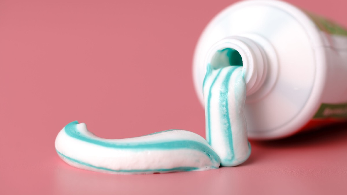 معرفی 11 مدل از بهترین خمیر دندان ایرانی + بررسی ویژگیها