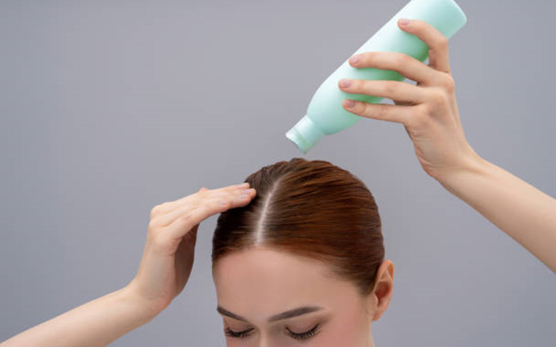 معرفی بهترین شامپوهای ضد شوره مناسب موهای چرب ‏